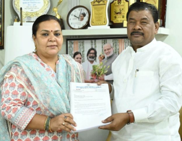 मंत्री दीपिका से मिले बंधु तिर्की, पेसा कानून पर दिए सुझाव