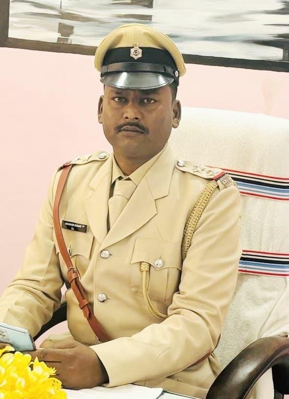 गोला के नए थाना प्रभारी बने अभिषेक कुमार, पुलिस-पब्लिक के बीच बेहतर तालमेल प्राथमिकता:अभिषेक